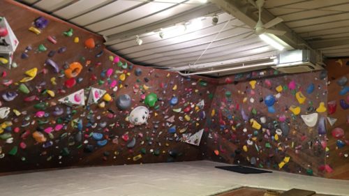 愛知県のクライミング施設「ボルダリング RockDrunkard（ロックドランカー）」